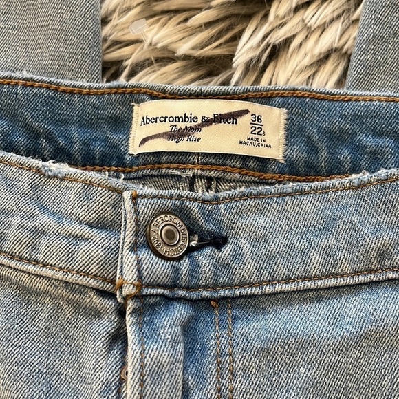 Abercrombie Fitch The Mom High Rise Jeans NWT 36 22s - Picture 5 of 9